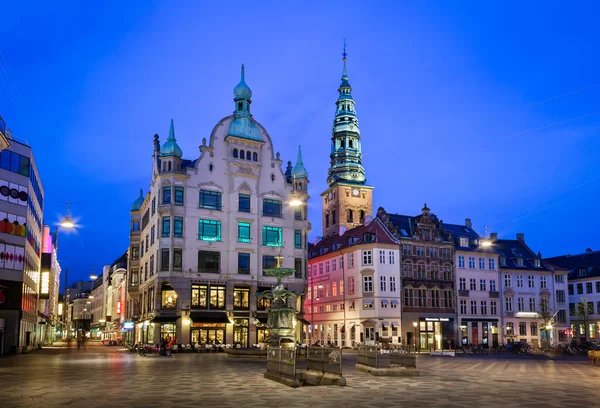 Plaza Amagertorv y fuente de cigüeña en el casco antiguo de Copenhag — Foto de Stock