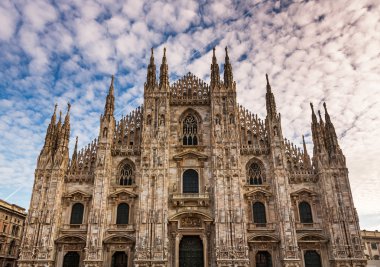 Cephe Milan Katedrali (Duomo di Milano) sabah, Milan