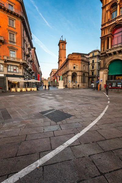 Piazza del Duomo ve Via dei Mercanti sabah, Milan, Ita içinde — Stok fotoğraf