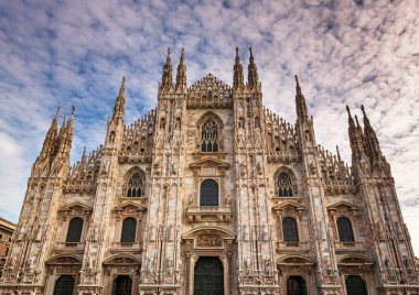 Cephe Milan Katedrali (Duomo di Milano) sabah, Milan