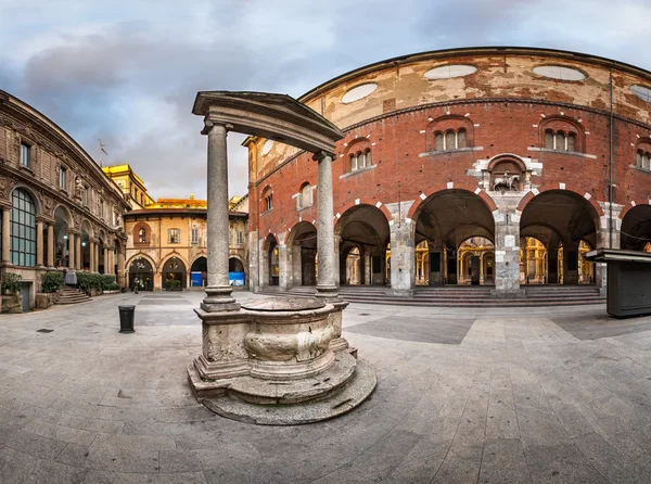 A Palazzo della Ragione és a Piazza dei Mercanti reggel, Mi — Stock Fotó