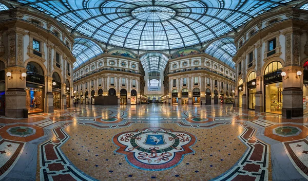 Ünlü boğa Mosaic Galleria Vittorio Emanuele II'nin içinde Milan ' ın bu — Stok fotoğraf