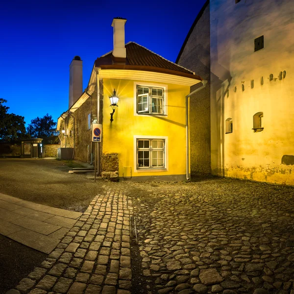 Mały dom tradycyjny w starego miasta w Tallinie, Estonia — Zdjęcie stockowe