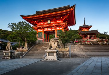 kiyomizu-dera Tapınağı illumineted, günbatımı, kyoto, Capa'nın