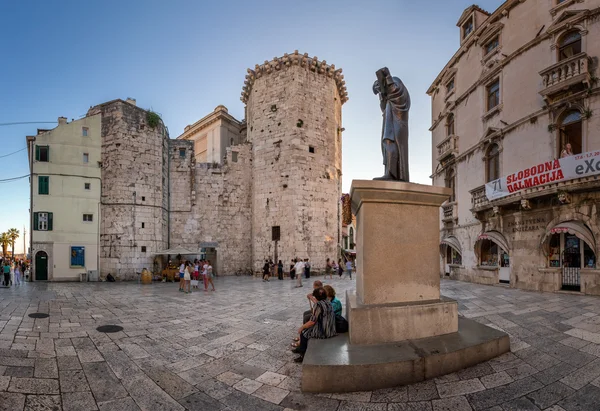 Panorama trg ortézy Radíč je středověké náměstí s krásná — Stock fotografie