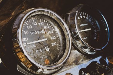 Motosiklet enstrüman paneli Hız göstergesi ve takometreyi kapat.