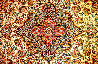 Duvar halısı Soyut desenli kırmızı halı. Geriye dönük iç mekan. SSCB 'deki dairelerin tasarımı.