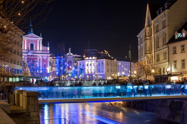 Украшенная Любляна для новогодних праздников, панорама — стоковое фото