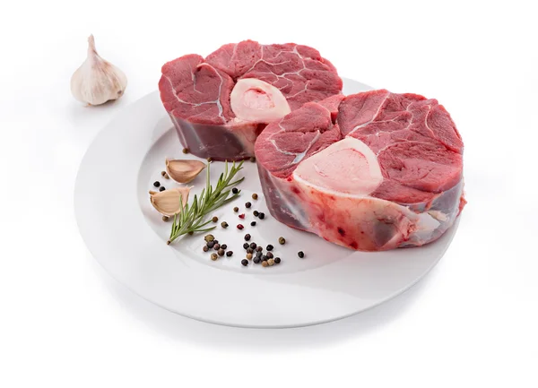 Caña de ternera cruda para hacer OssoBuco — Foto de Stock