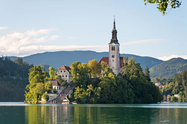 Ilha no lago Bled, outono — Fotografia de Stock