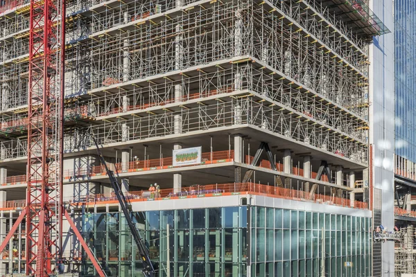 Scaffolding at the renovation of a building. — Stock Photo, Image