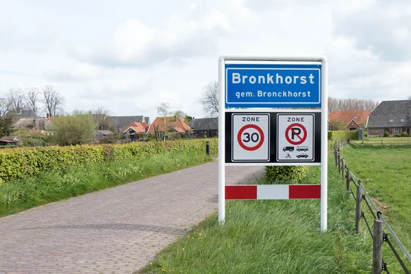 Bronckhorster Ortsschild. — Stockfoto