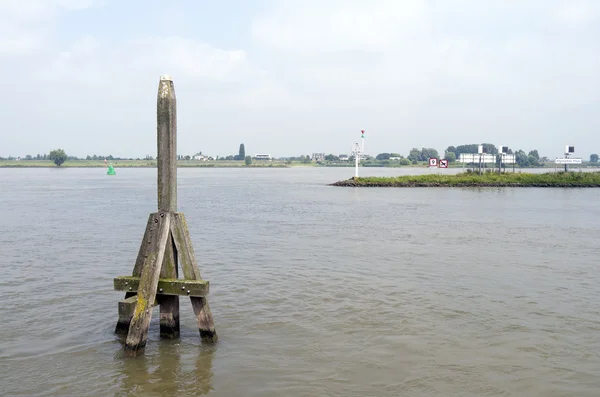 Docking place in the Waal. — Stock Photo, Image