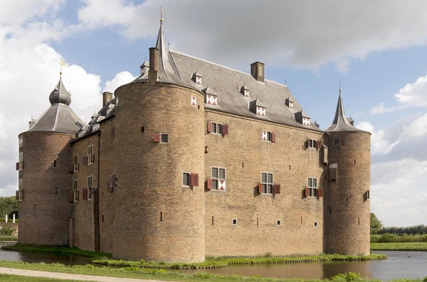 Schloss ammersoyen im Dorf ammerzoden. — Stockfoto