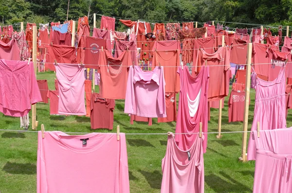 Artwork The Circle Of Clothing by Pet van de Luijtgaarden. — Stock Photo, Image