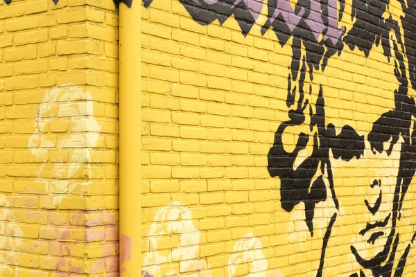 Graffiti on a wall with a portrait of Ludwig van Beethoven. — Stock Photo, Image