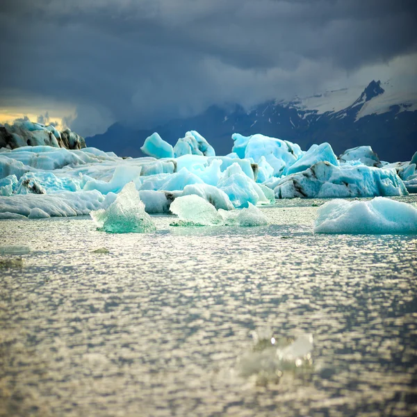 Conceito de lago glacial — Fotografia de Stock