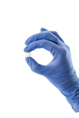 Bir hap tutan bir eldiven ile yardım