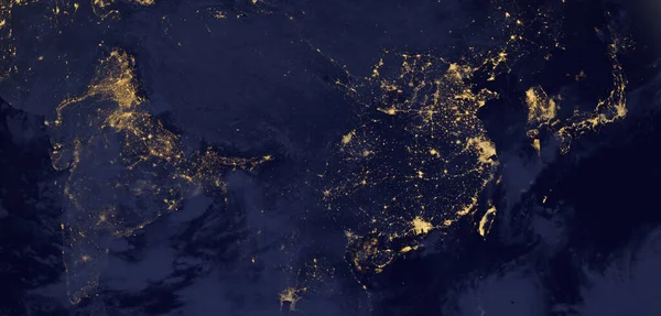 宇宙からの夜の東アジア、この写真の要素はNASAによって提供されました。. — ストック写真