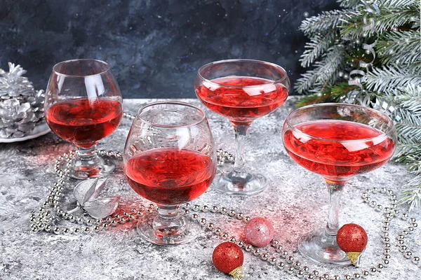 Рожевий Алкогольний Коктейль Лимонадом Шампанським Або Мартіні Окулярах Святковому Різдвяному — стокове фото