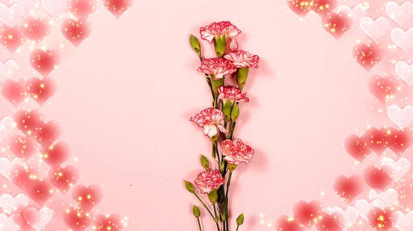 バレンタインデーや女性の日のコンセプト ピンクの背景のポストカード 心と花 テキスト バナー ハッピーホリデー お祝い 誕生日 結婚式のための場所 — ストック写真