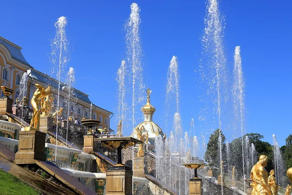 Russland Petersburg Peterhof Juli 2021 Das Foto Zeigt Den Springbrunnen — Stockfoto