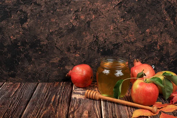 Autumn Composition Apples Honey Pomegranate Old Wooden Table Harvesting Concept — Stock Photo, Image