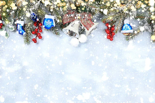 Mutlu Yıllar 2022 Noel Süslemeleri Noel Süslemeleri Balolar Karlı Köknar — Stok fotoğraf