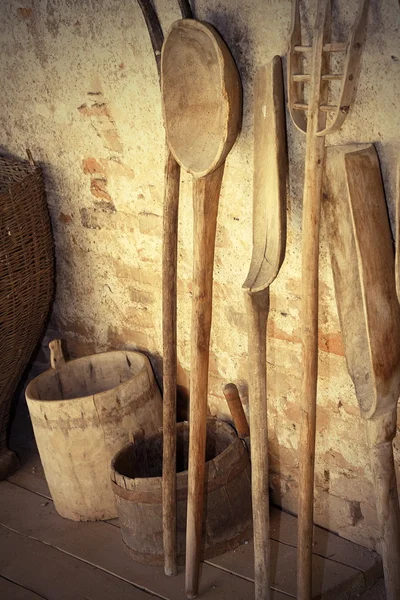 Antichi utensili agricoli in legno — Foto Stock