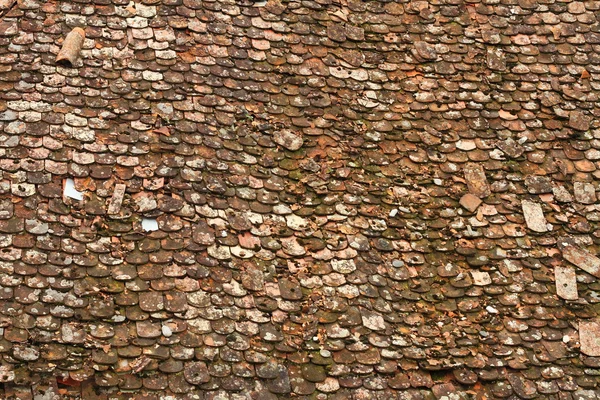 Textura do telhado danificado velho — Fotografia de Stock