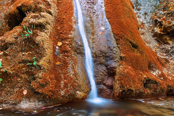 Susara Vodopád Tekoucí Podzimní Sezóně Cheile Nerei Beusnita National Park — Stock fotografie