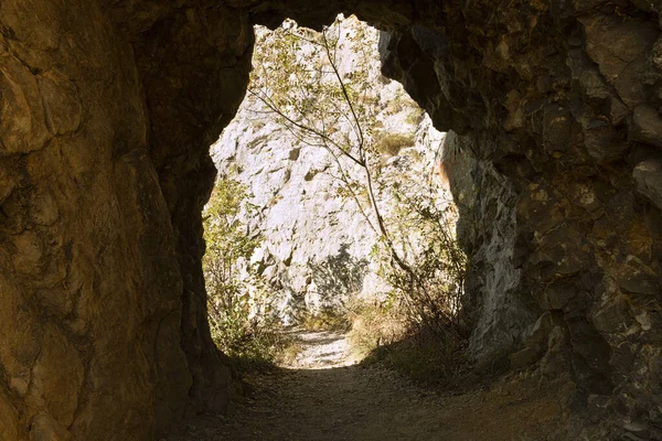 Túnel Hecho Mano Tallado Piedra Caliza Estos Túneles Fueron Hechos —  Fotos de Stock