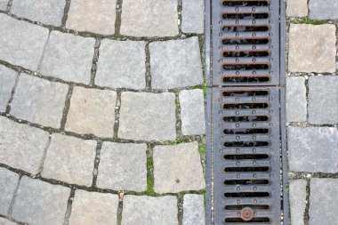 drenaj Yaya Caddesi üzerinde