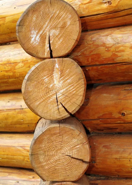 Vigas na seção sobre alojamento de madeira — Fotografia de Stock