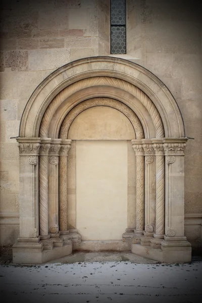 Detail op Romaanse kerk — Stockfoto