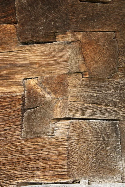 Dřevěné trámy na staré zdi — Stock fotografie