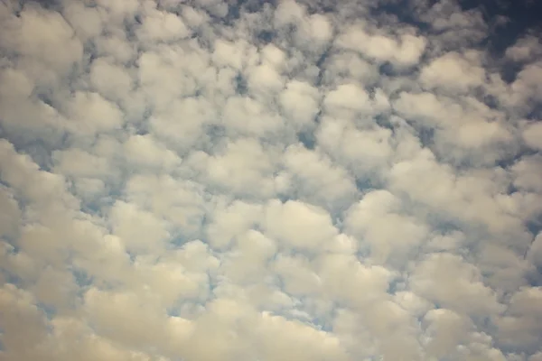 Beautiful cloudy sky background — Stock Photo, Image