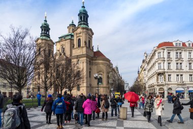 Prag, Çek Cumhuriyeti - 5 Mart 2016: eski şehir squ turistler