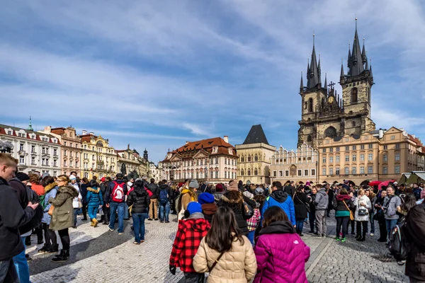 Prag, Çek Cumhuriyeti - 5 Mart 2016: eski şehir squ turistler