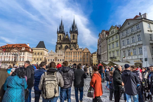 Prag, Çek Cumhuriyeti - 5 Mart 2016: eski şehir squ turistler