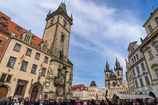 Prag, Çek Cumhuriyeti - 5 Mart 2016: Kimliği belirsiz turistler