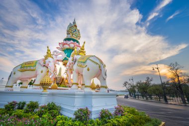 Bangkok, Tayland Nisan 8: Grand Palac dışında Filler heykeli