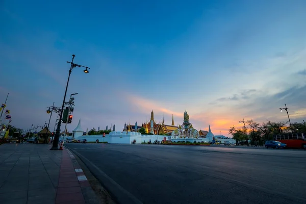 Бангкок, Таїланд 8 Кві: Трафік зовні grand palace (Wat Pr — стокове фото