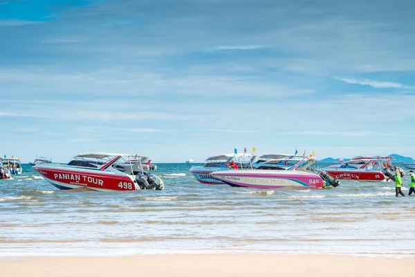 Pattaya, thailand - 12. september 2015: speedboat waiting touri — Stockfoto