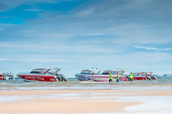 Pattaya, thailand - 12. september 2015: speedboat waiting touri — Stockfoto