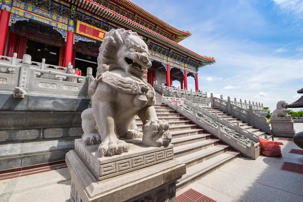 Lion statue on chinese temple in Thailand. (Wat Leng Noei Yi 2) — Stock Photo, Image