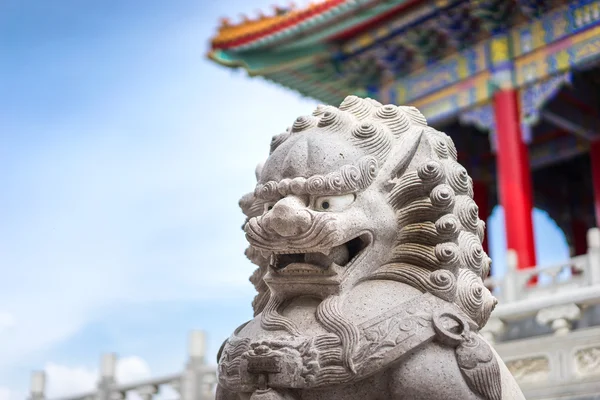 Lion statue on chinese temple in Thailand. (Wat Leng Noei Yi 2) — Stock Photo, Image