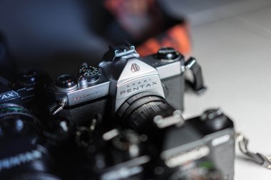 Nonthaburi, Tayland - 25 Eylül: Slr fotoğraf makinesi Pentax ve Yashi