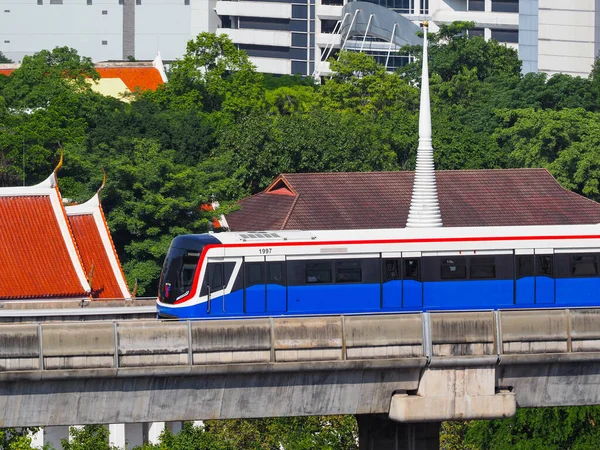 Bangkok Thailandia Nov 2020 Treno Bts Sky Passa Davanti Wat — Foto Stock