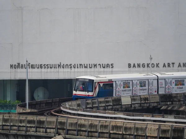 泰国2020年11月21日 Bts空轨在曼谷文艺中心的日间运行 — 图库照片